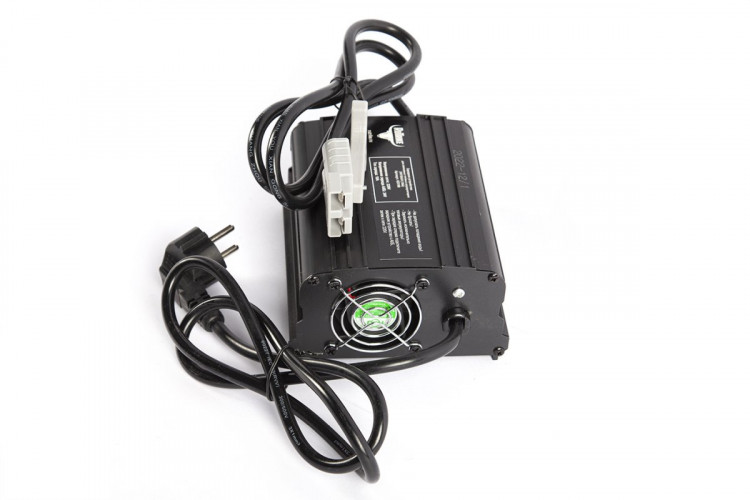 Зарядное устройство RuTrike для аккумуляторов 24V50A/H (10A) в Кемерово